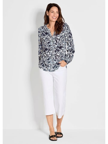 GOLDNER Florale Druckbluse mit V-Ausschnitt in marine / weiß / gemustert