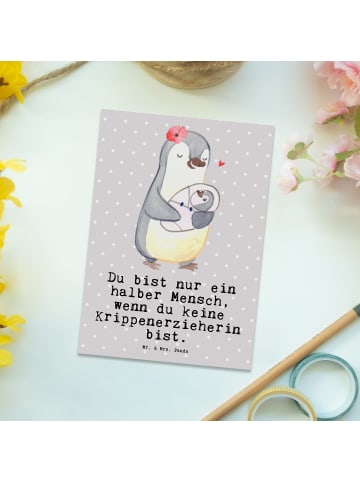 Mr. & Mrs. Panda Postkarte Krippenerzieherin Herz mit Spruch in Grau Pastell