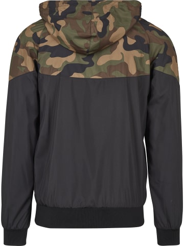 Urban Classics Windbreaker in blk/woodcamo