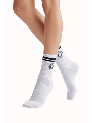 Onamaste Socken in Weiß