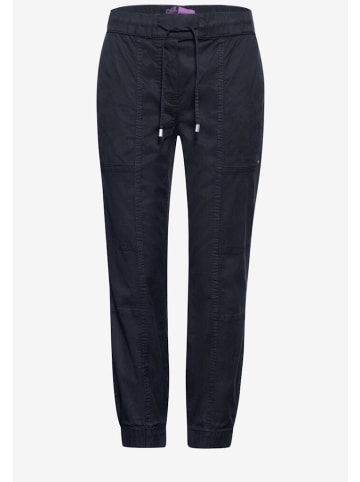 Cecil Capri in universal blue