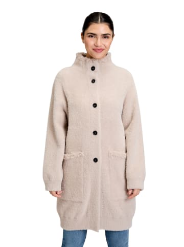 AMBER & JUNE Winter-Strickjacke mit aufgesetzter Brusttasche in Light Sand
