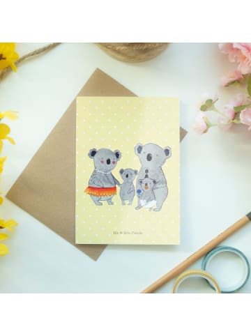 Mr. & Mrs. Panda Grußkarte Koala Familie ohne Spruch in Gelb Pastell