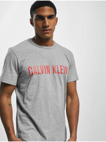 Calvin Klein T-Shirts in grey/strawberry field
