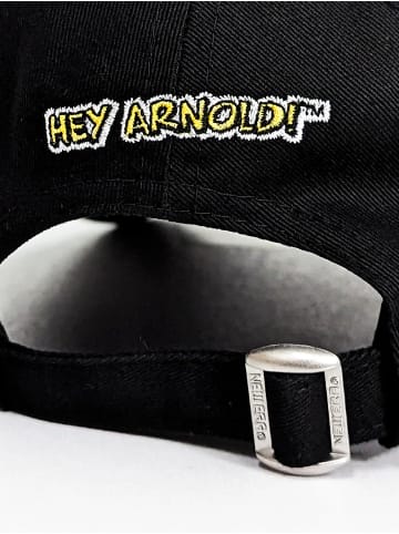 NEW ERA Cap mit Arnold-Motiv und verstellbarem Strapback-Verschluss in Schwarz