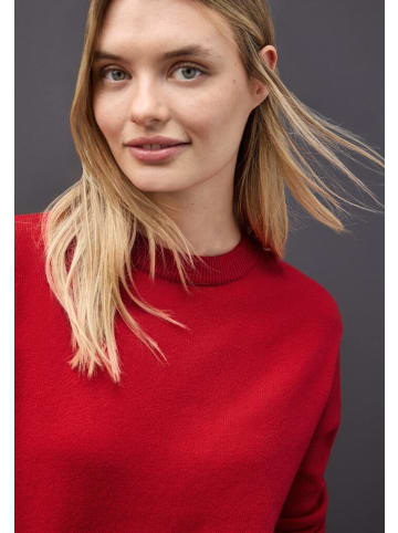 Street One Pullover in Racing Red