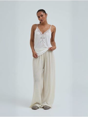 Seamless Basic Top Lace in Off-white
