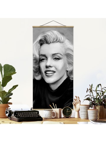 WALLART Stoffbild mit Posterleisten - Marilyn privat in Grau