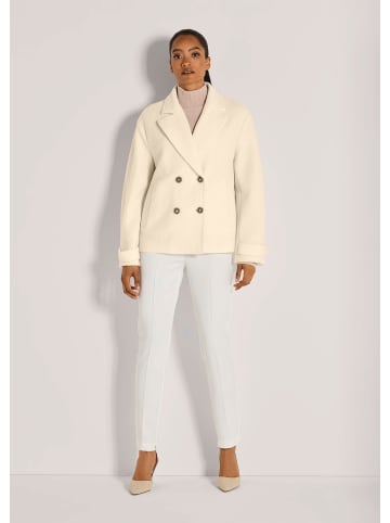 MADELEINE Stillvoller Zweireiher aus Schurwolle in wollweiß