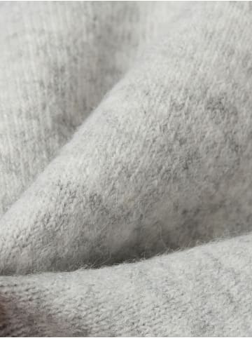 Marie Lund Strickhülle in hellgrau - 0002