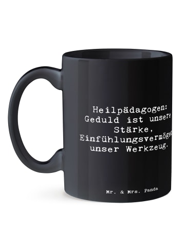 Mr. & Mrs. Panda Geschenktasse Spruch Heilpädagogin Geduld mit S... in Schwarz