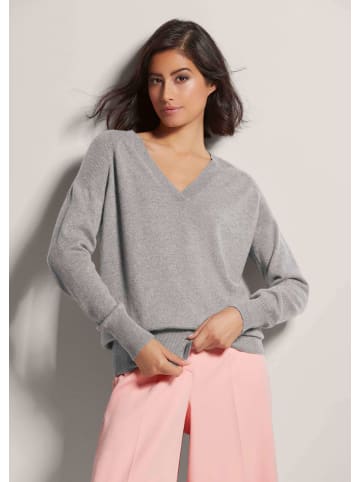 MADELEINE Kaschmirpullover mit V-Ausschnitt in steingrau / melange