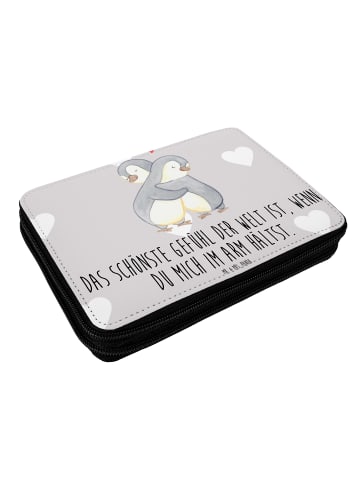 Mr. & Mrs. Panda Federmäppchen Pinguine Kuscheln mit Spruch in Grau Pastell