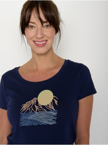 GreenBomb Loves Mountain Scenery in Marineblau