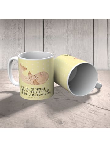 Mr. & Mrs. Panda Kindertasse Robbe Liegen mit Spruch in Gelb Pastell