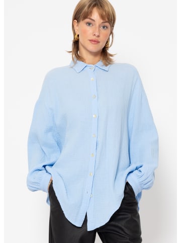 SASSYCLASSY Oversize Musselin Bluse in Hellblau