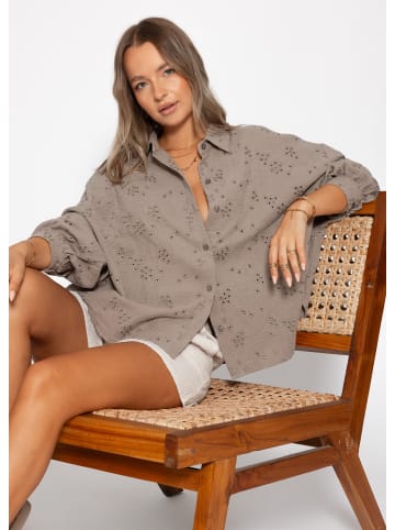 SASSYCLASSY Musselin Bluse mit Lochstickerei in Taupe