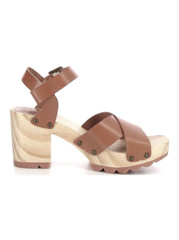 Kickers Clogs in Camel