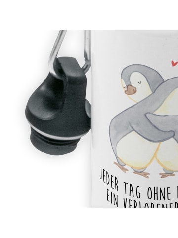 Mr. & Mrs. Panda Kindertrinkflasche Pinguine Kuscheln mit Spruch in Weiß