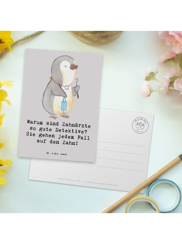 Mr. & Mrs. Panda Postkarte Zahnarzt Detektiv mit Spruch in Grau Pastell