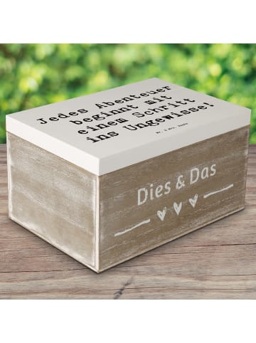 Mr. & Mrs. Panda Truhe Spruch Ungewissheit akzeptieren mit Spruch in Weiß