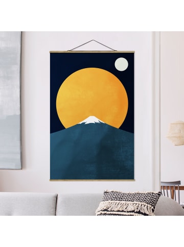 WALLART Stoffbild mit Posterleisten - Sonne, Mond und Berge in Gelb