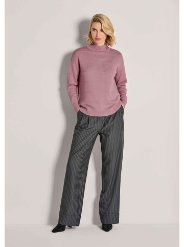 MADELEINE Eleganter Wollpullover mit Querstruktur in malve