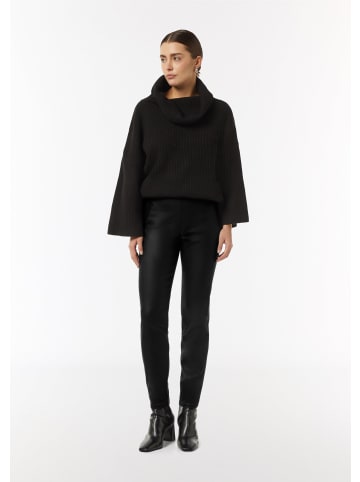 comma Hose 7/8 in Schwarz