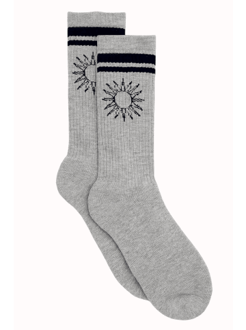 Onamaste Socken in Grau