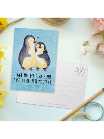 Mr. & Mrs. Panda Ansichtskarte Pinguin umarmen mit Spruch in Eisblau