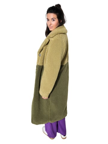 Studio Untold Mantel in palmen grün