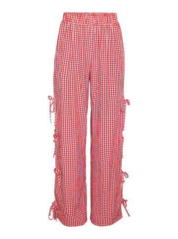 Noisy may Hose in Tomato