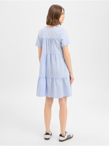 Marie Lund Kleid in hellblau weiß - 0001