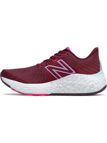 New Balance Sneaker VONGO V5 in Rot