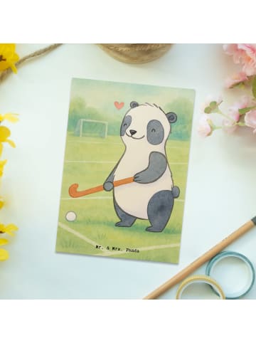 Mr. & Mrs. Panda Postkarte Panda Hockey spielen Design ohne Spruch in Weiß
