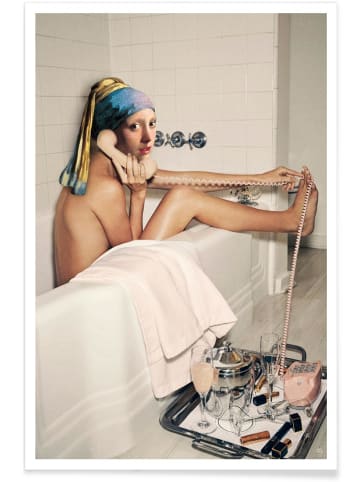 Juniqe Poster "Girl with Pearl Earring Bath time" in Cremeweiß & Grau