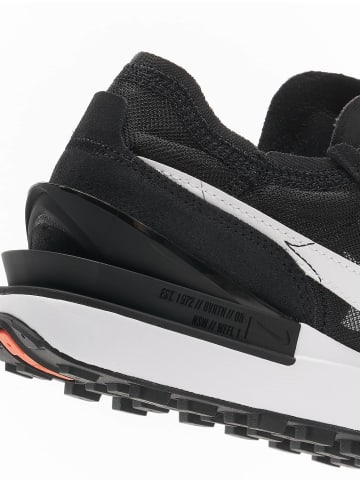 Nike Turnschuhe in black/white/orange