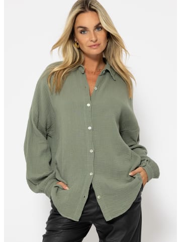 SASSYCLASSY Musselin Bluse im Regular Fit in Khaki