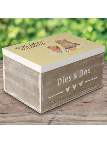 Mr. & Mrs. Panda Kiste Oma Backen mit Spruch in Gelb Pastell