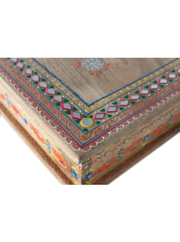 Giner y Colomer Couchtisch aus Mangoholz mit handbemalten Details in Multicolored