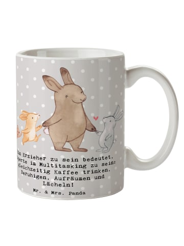 Mr. & Mrs. Panda Kaffeebecher Multitasking Erzieher mit Spruch in Grau Pastell