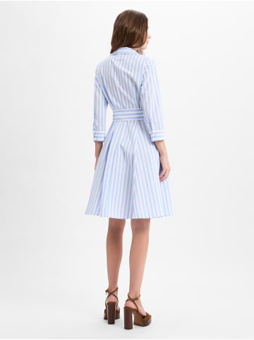 Marie Lund Kleid in hellblau weiß - 0001