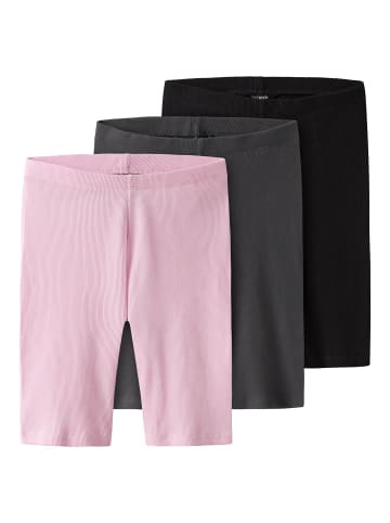 TWO SOON Shorts in Black