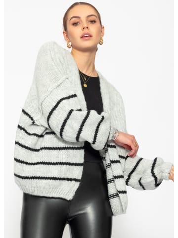 SASSYCLASSY Gestreifter Cardigan mit Außennähten in Hellgrau