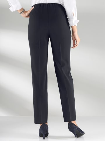 Adelina Hose in marine