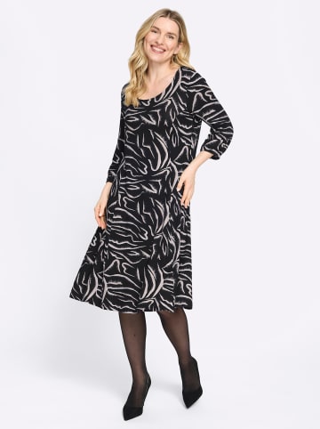 Sieh an! Jersey-Kleid in schwarz-weiß-bedruckt