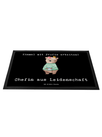 Mr. & Mrs. Panda Schmutzfangmatte Chefin Leidenschaft mit Spruch in Schwarz