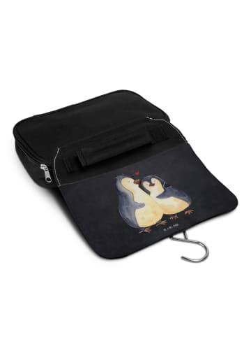Mr. & Mrs. Panda Waschtasche Pinguin umarmen ohne Spruch in Kreidetafel
