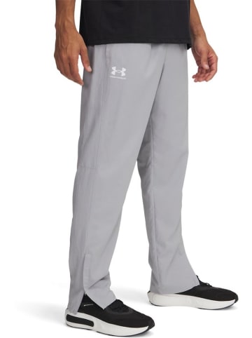 Under Armour Trainingshose "Rival Woven Windbreaker Pant" in Grau