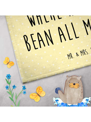 Mr. & Mrs. Panda Kinderhandtuch Kaffee Bohne mit Spruch in Gelb Pastell